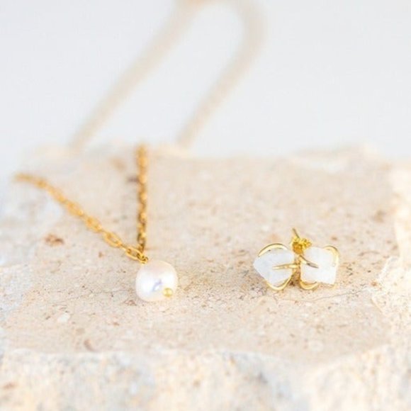 BUNDLE Classic Pearl Necklace Gold Paperclip Chain AND Moonstone Stud Earrings - Picture 3 of 14